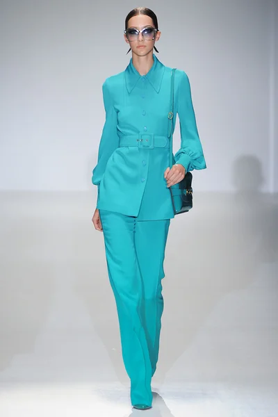Look 18